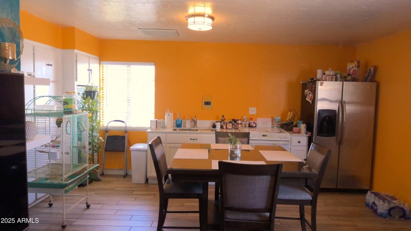 Casita's dining and kitchen