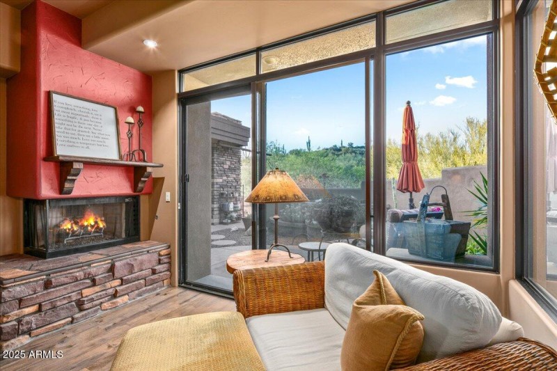 28-Primary Suite Sitting Area