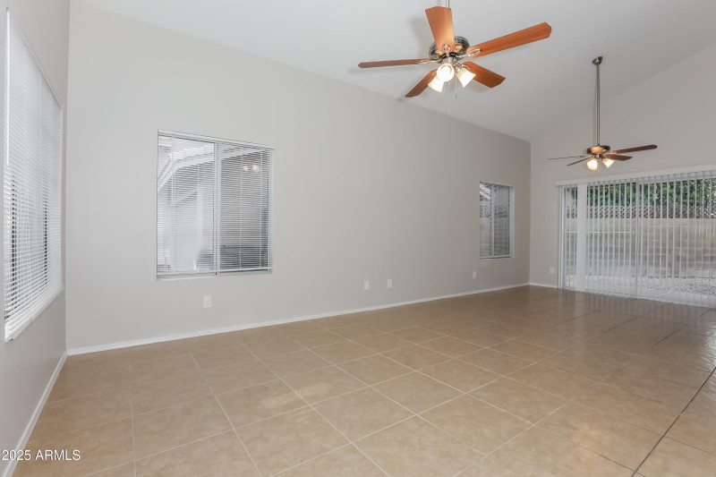 019-photo-dining-room-11854106