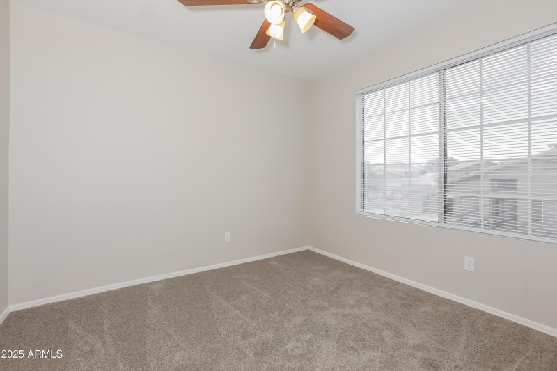 027-photo-bedroom-11854102