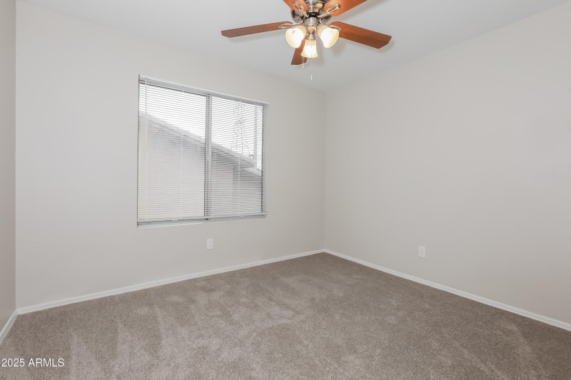 028-photo-bedroom-11854103