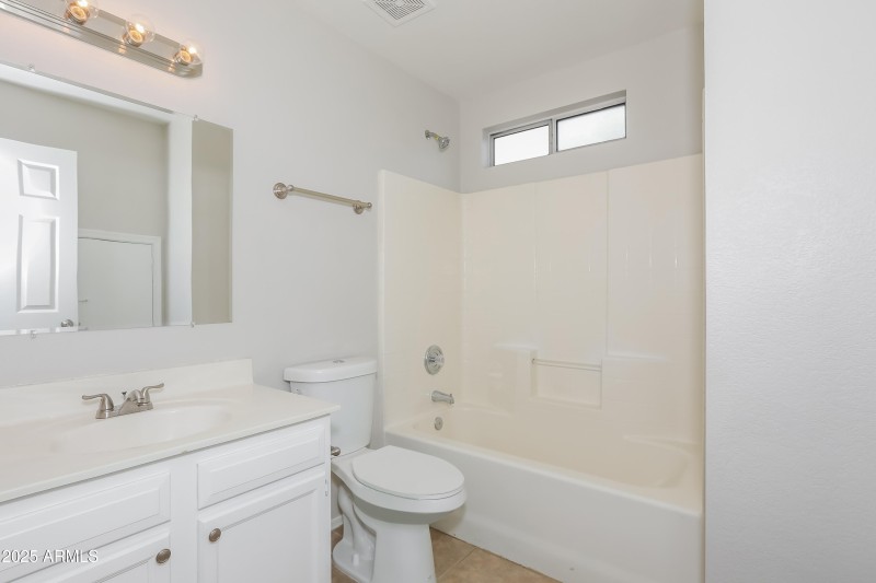030-photo-bathroom-11854101