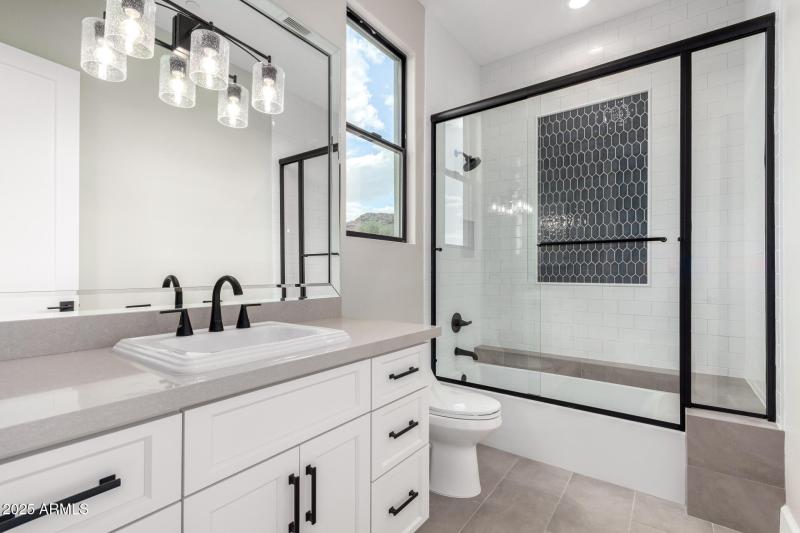 En Suite Bed 2 Bathroom