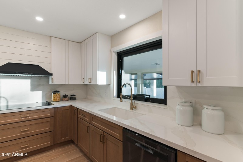 17_6802 n 22nd pl-15