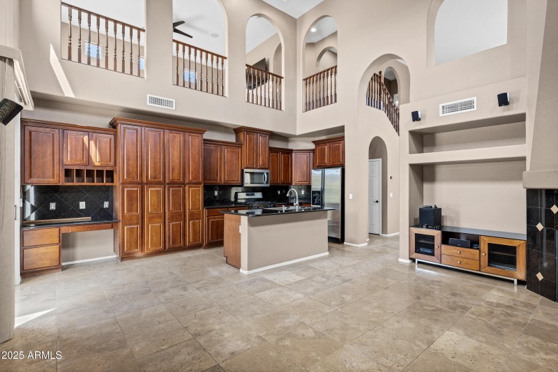 3033 W Redwood Ln-12