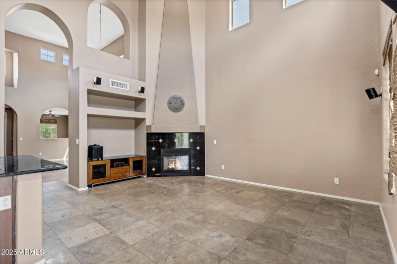 3033 W Redwood Ln-14