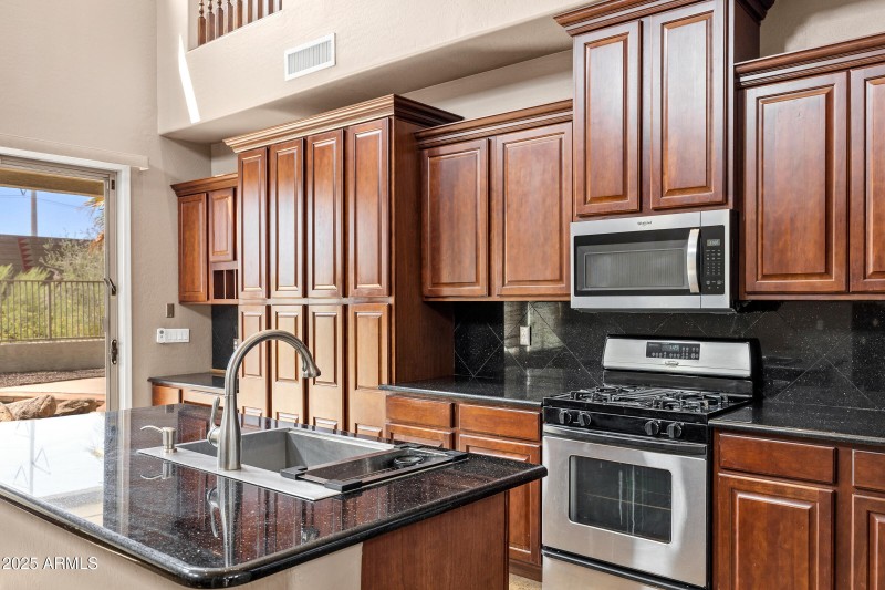 3033 W Redwood Ln-17