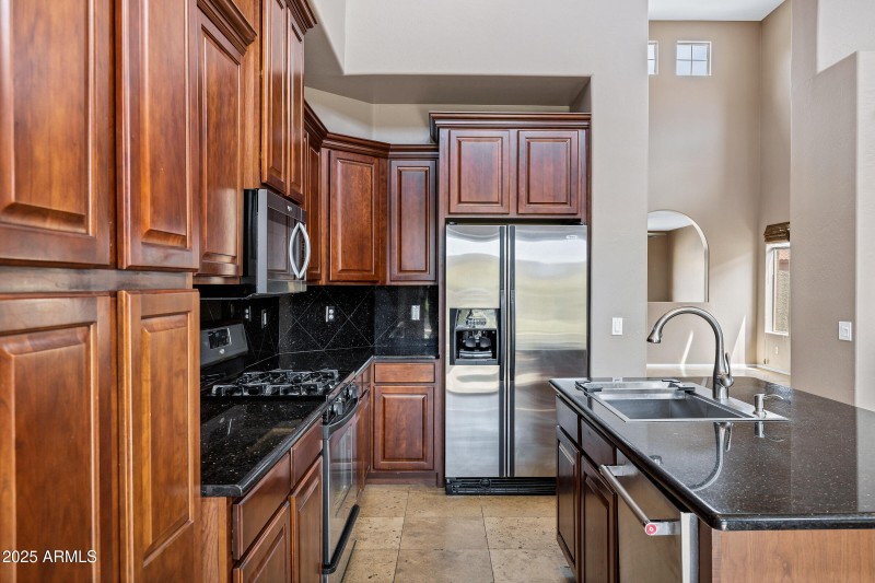 3033 W Redwood Ln-18