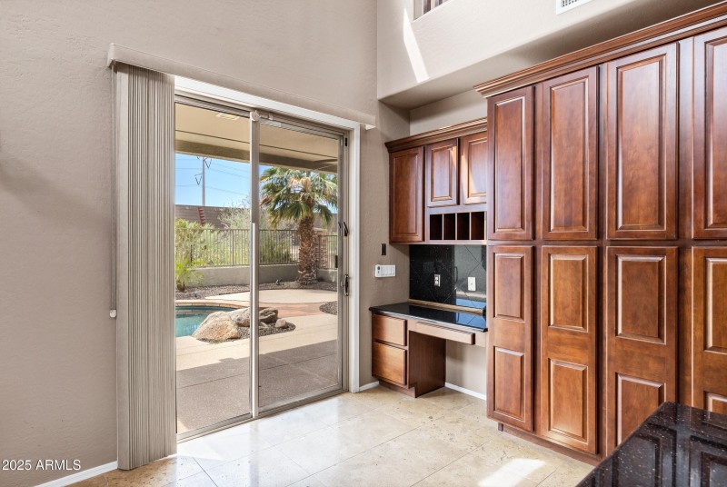 3033 W Redwood Ln-20