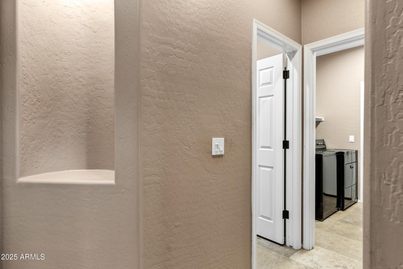 3033 W Redwood Ln-22