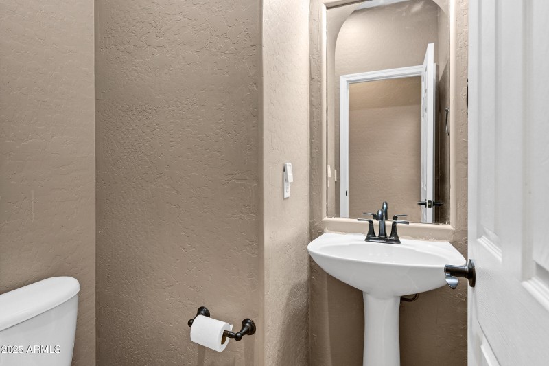 3033 W Redwood Ln-23