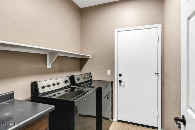 3033 W Redwood Ln-24