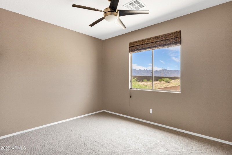 3033 W Redwood Ln-32