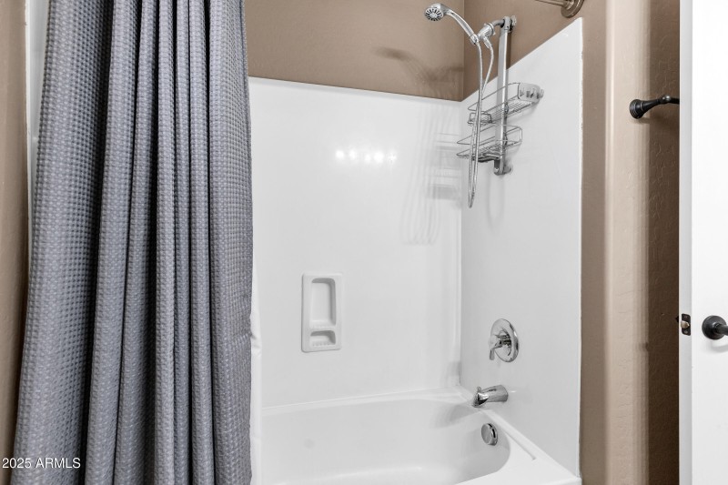 3033 W Redwood Ln-35