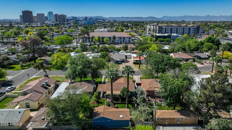 Minutes from Downtown