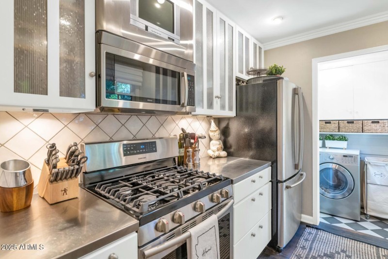 329 W Encanto Blvd-large-014-029-TOD9378