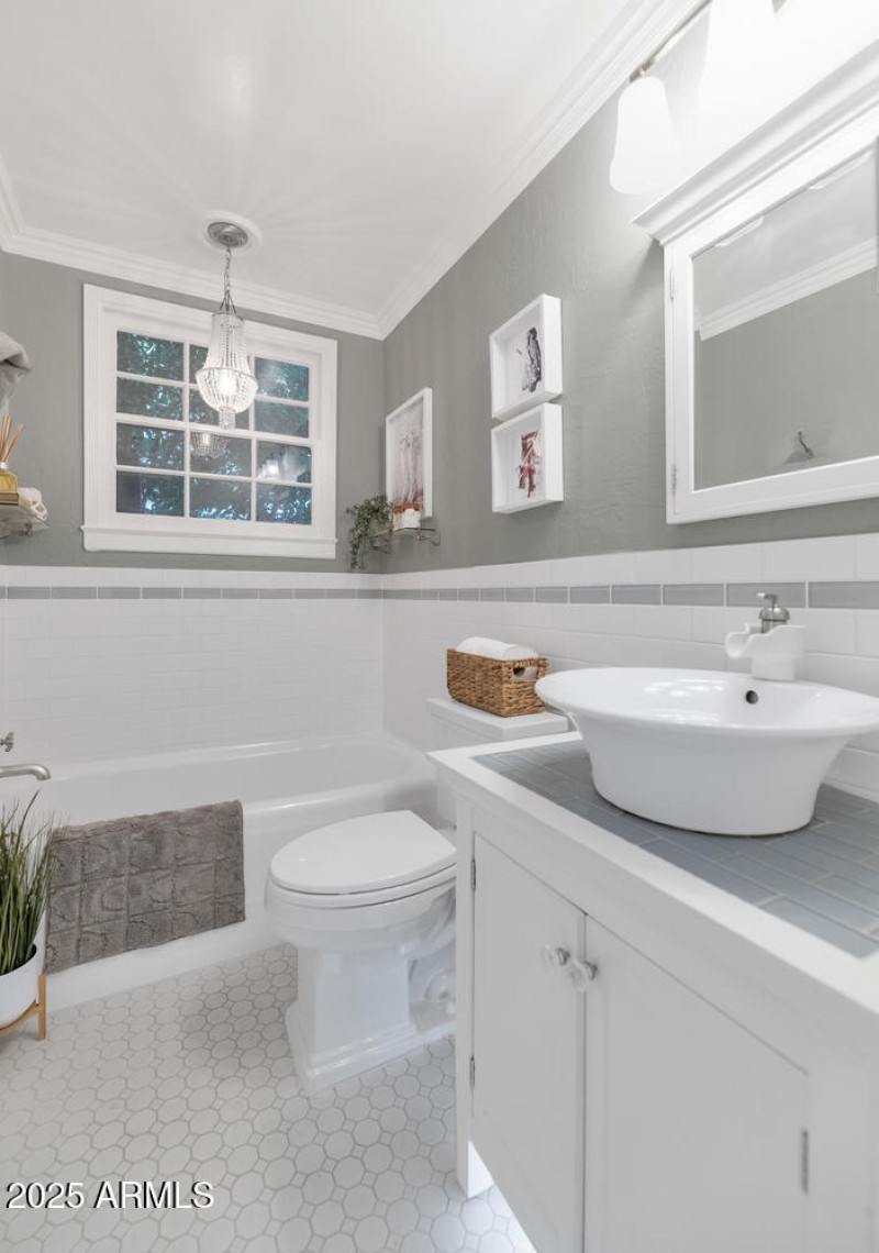 329 W Encanto Blvd-large-020-008-TOD9368