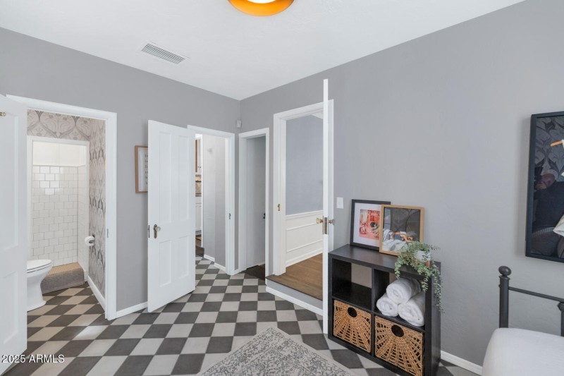 329 W Encanto Blvd-large-023-015-TOD9371