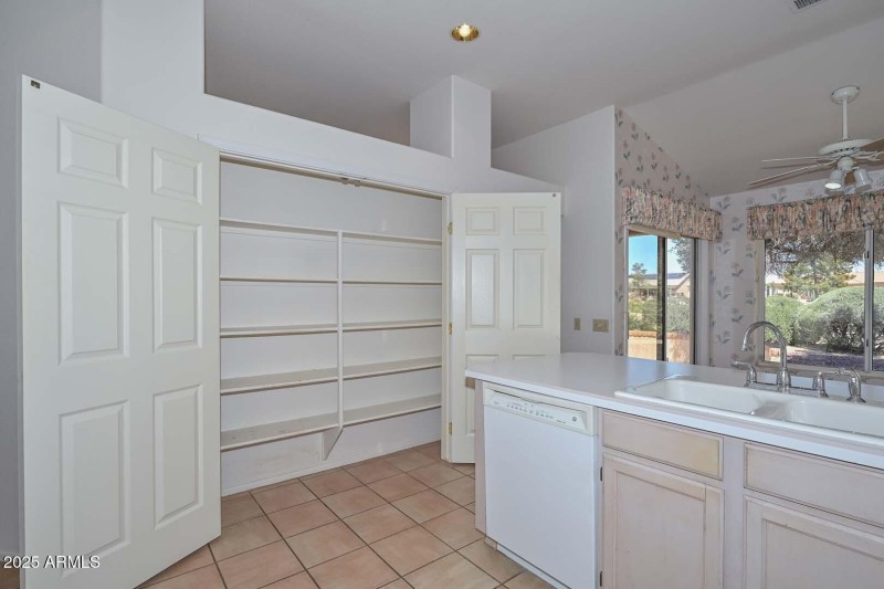 Kitchen-Pantry
