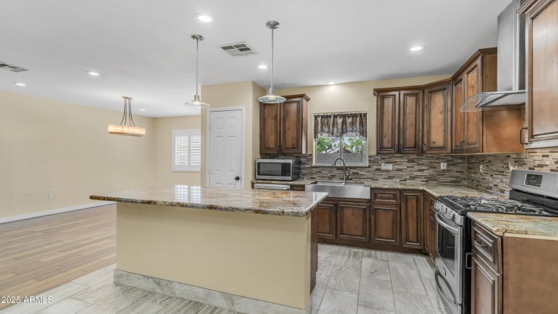 1001 W Northern Ave (6)