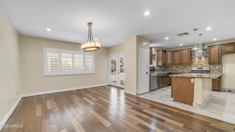 1001 W Northern Ave (12)