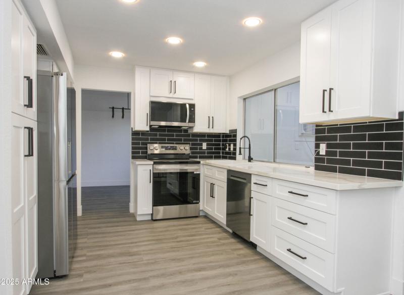 3371 W Grandview Rd-79