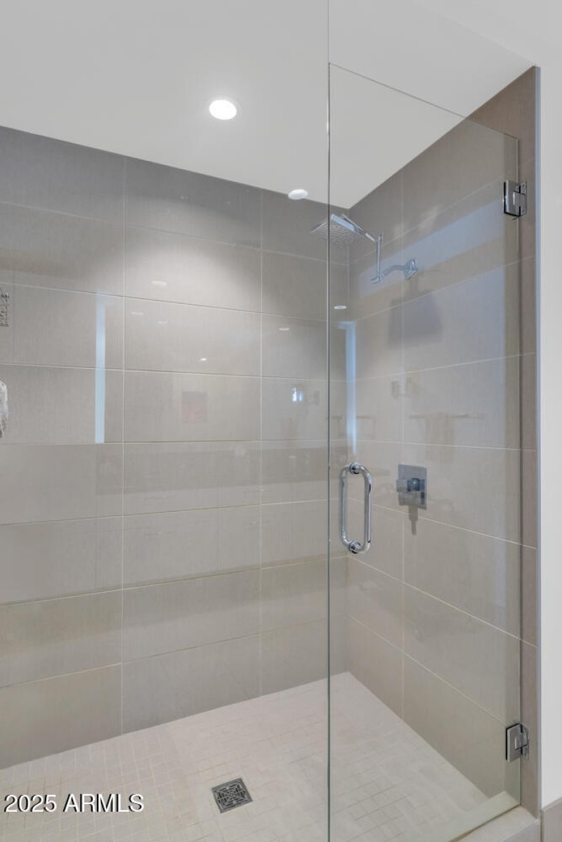 4422 N 75th St-large-022-023-TOD9471-667