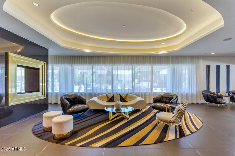 4422 N 75th St-large-028-010-TOD 2795-15