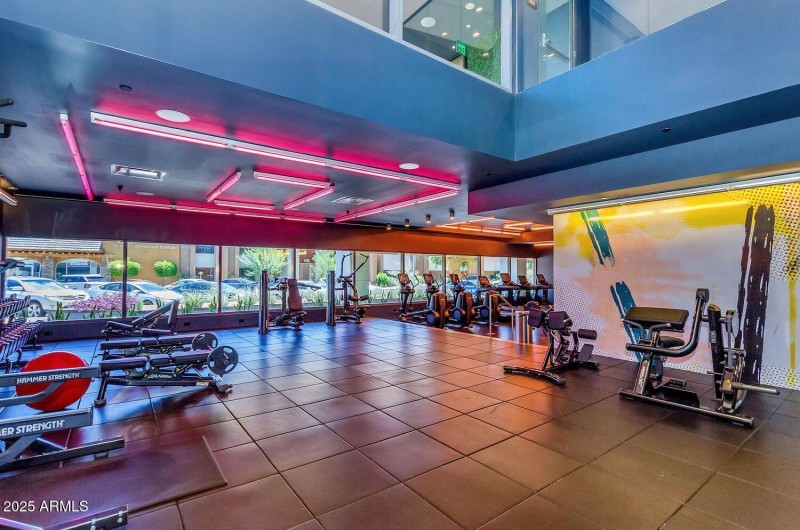 4422 N 75th St-large-035-009-TOD 2827-15