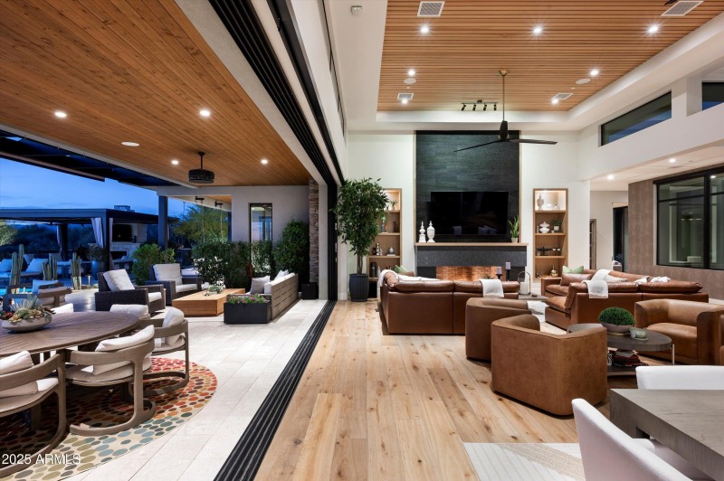 24-8328 E Whisper Rock Trail-24