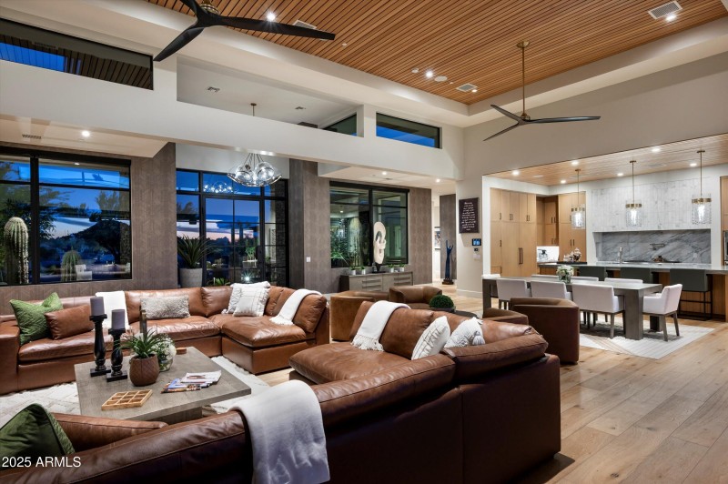 25-8328 E Whisper Rock Trail-25