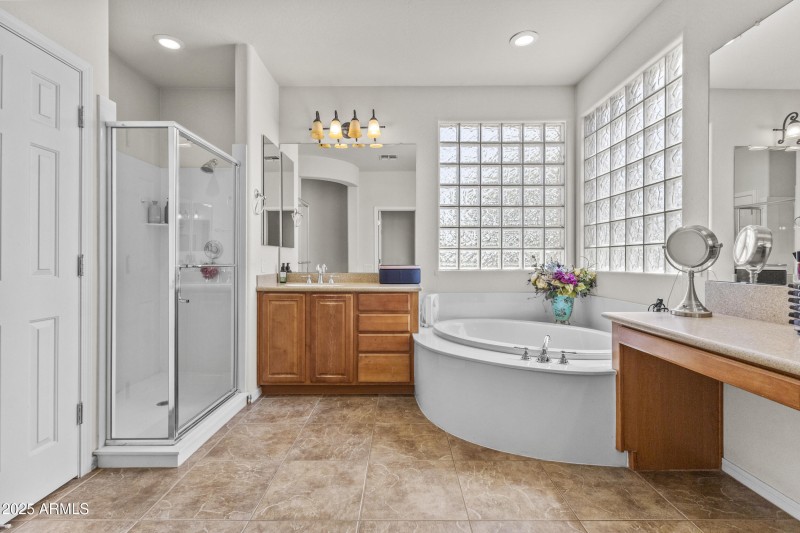 Seperate Tub & Shower