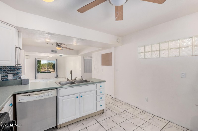 Stylish Kitchen with Modern Touch