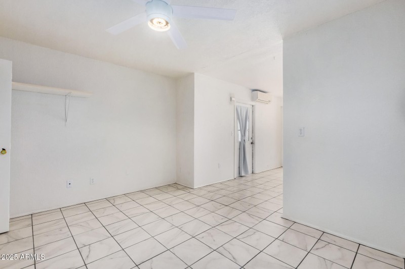 Private Flex Room Entry