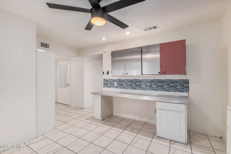 Bonus Kitchenette With Fan