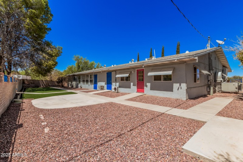 Low-Maintenance Side Yard