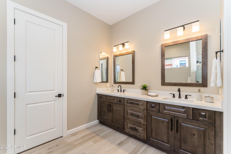 1980 Interior Photo 10