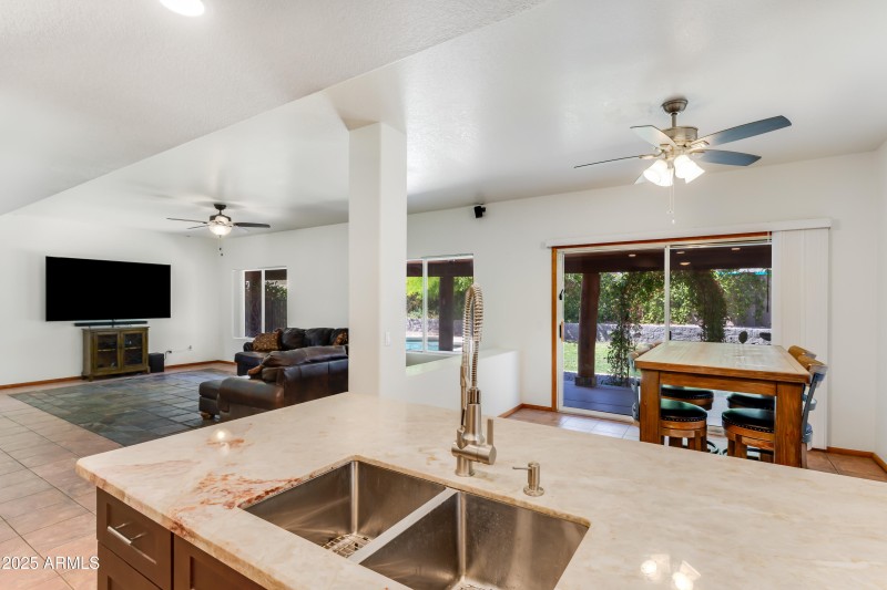 7326 W Pershing Ave-12