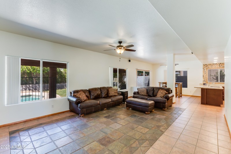 7326 W Pershing Ave-15