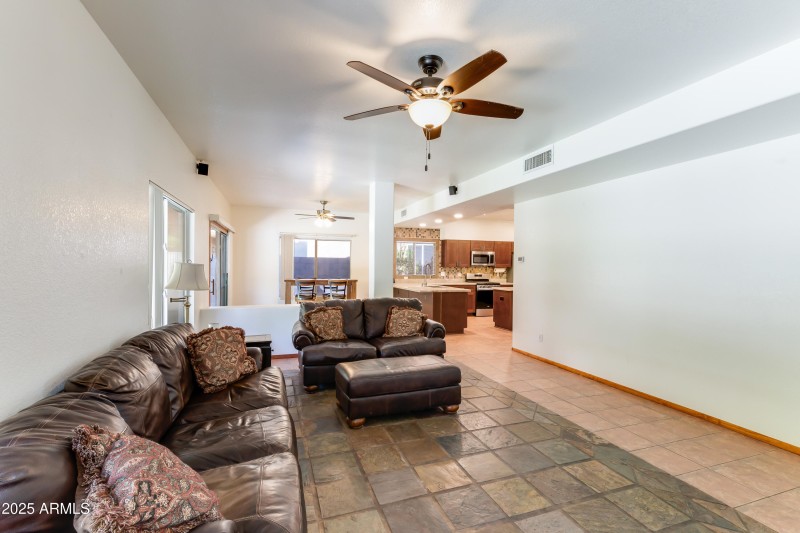 7326 W Pershing Ave-16