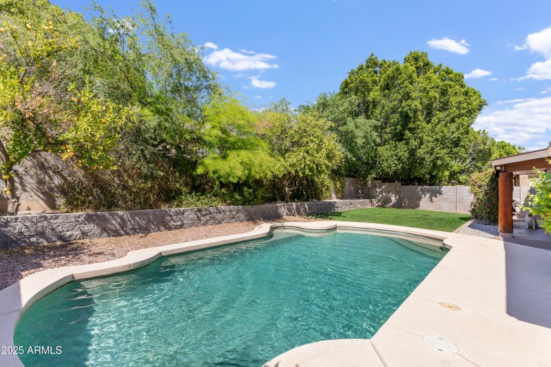 7326 W Pershing Ave-35