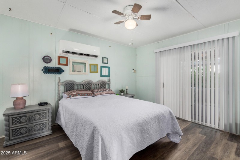 Guest Queen Bed Access to Covered Patio