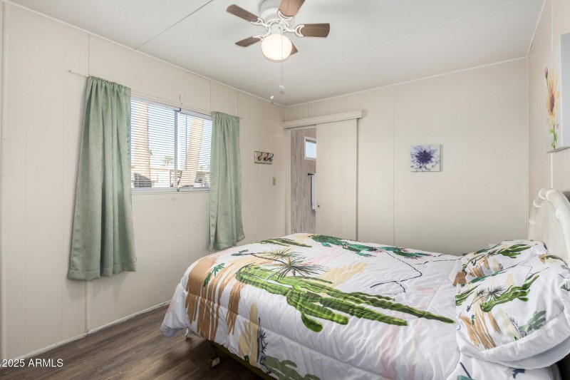 Queen Bed Main Ensuite