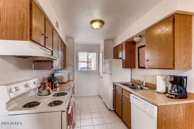 540 S West Rd Unit 21-small-003-3-Kitche