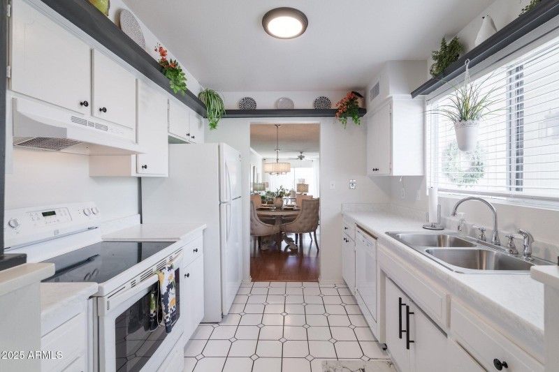 Country Club Way (20).jpg-SMALL