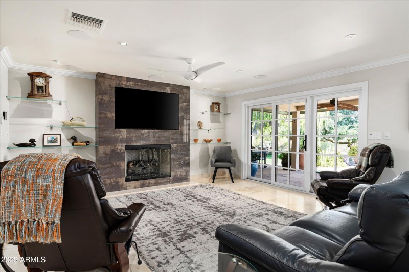 20-3901 E San Miguel Ave (20 of 91)