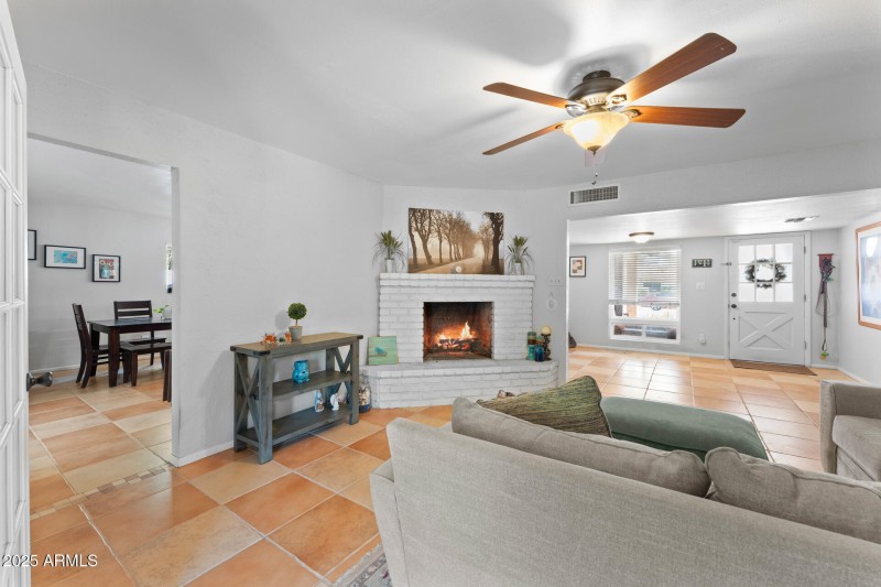 007-living-room