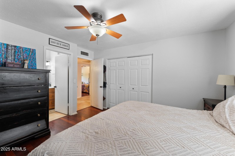 021-primary-bedroom