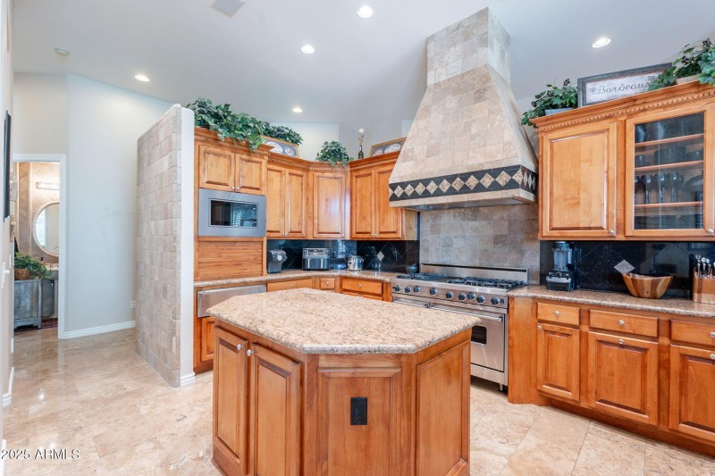 24-web-or-mls-Mountain Stone-24