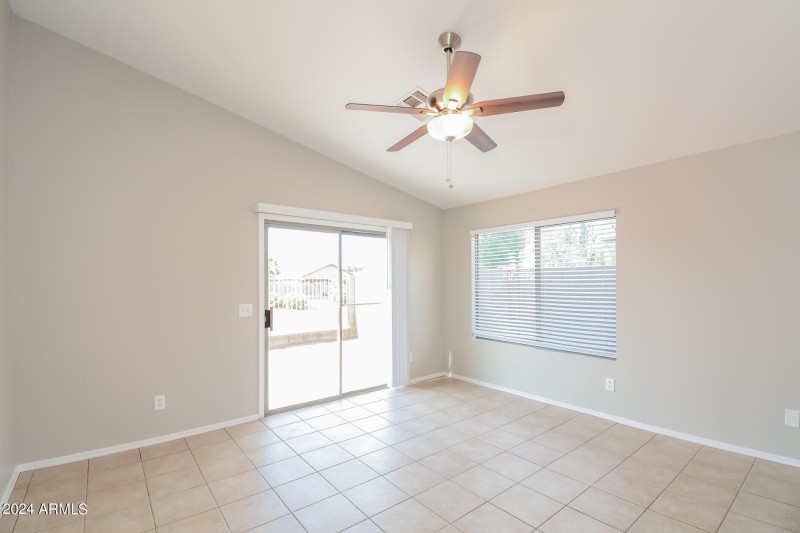 003-photo-living-room-8256713